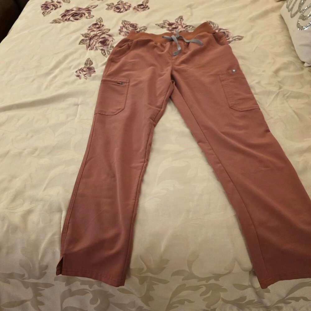 Figs Kade Cargo Scrub Pants™ - Medium Mauve Regular Length